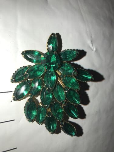 Emerald Green Rhinestone Floral Gem