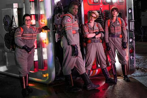 Melissa McCarthy Talks The "Very Confusing" Trailer For 'Ghostbusters'