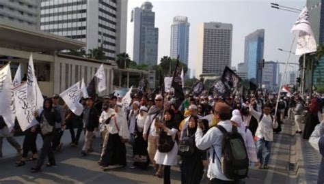 Aksi Mujahid 212 Long March Menuju Istana Negara Transindonesia Co