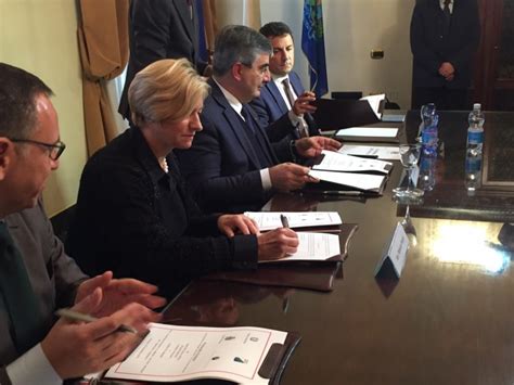 Caserma Di Cocco Pescara La Firma Del Ministro Pinotti