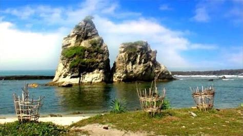 Pantai Sawarna Keindahan Pantai Berpasir Putih Dan Gua Karst Traverse Id