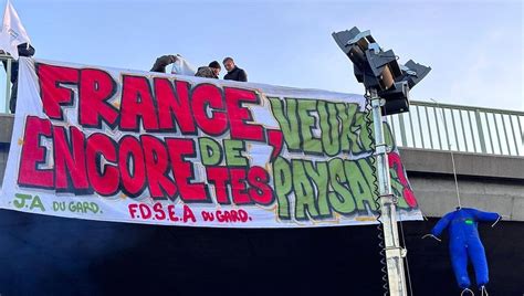 Colère des agriculteurs toujours des blocages dans le Gard où le