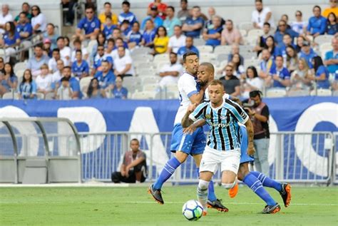 Grêmio vence Cruzeiro fora de casa gol do estreante André