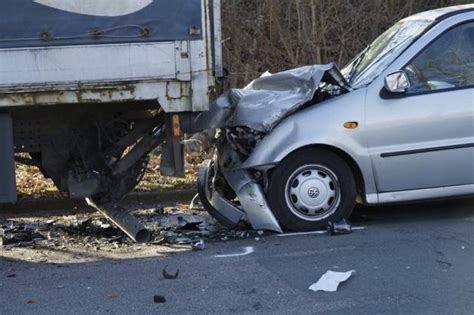 J Hriger Bei Verkehrsunfall In Osnabr Ck Schwer Verletzt Noz