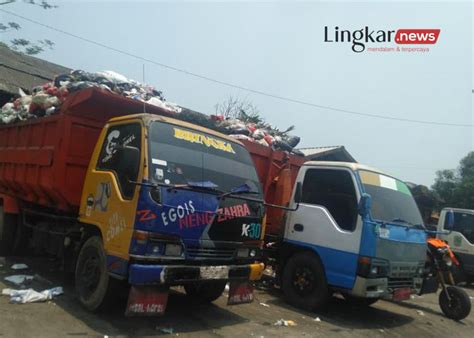 Libur Lebaran Volume Sampah Di Karawang Capai Ton Per Hari