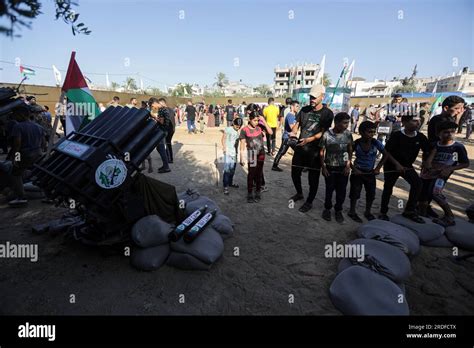 Gaza Pal Stina Juli Pal Stinensische Kinder Sehen Waffen