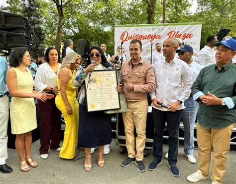 Asambleísta George Álvarez representado por Nancy Medina entrega