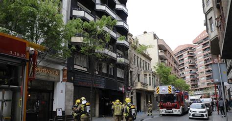 Cuatro Personas Intoxicadas Por Humo En Un Incendio En Un Piso De Lleida