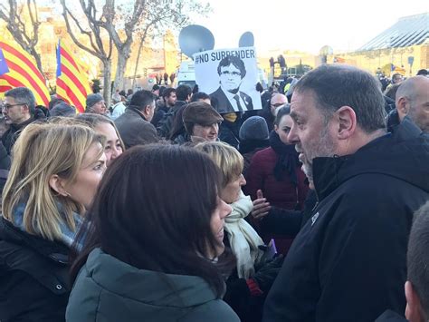 Junqueras Se Ve Obligado A Abandonar Las Protestas Contra La Cumbre