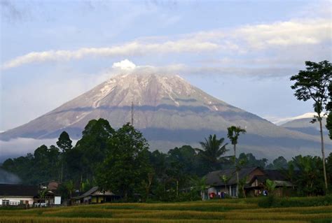 Indonesia Eleva La Alerta Del Volcán Semeru Por Temor A Una Nueva Erupción