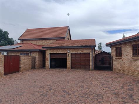 3 Bedroom Townhouse For Sale In Vaalpark P24 113661111