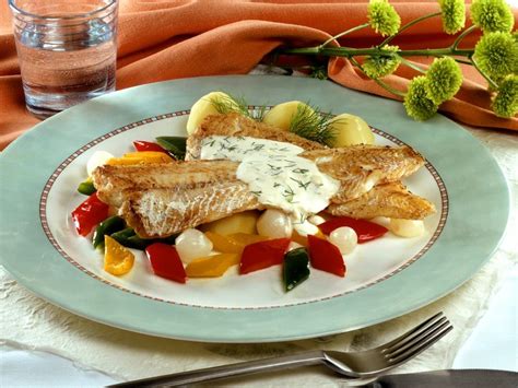 Hake Fillets With Dill Sauce Recipe Eatsmarter