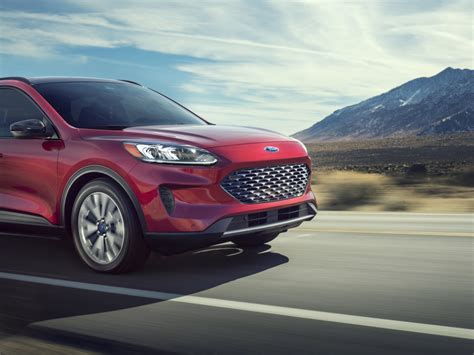 Le Ford Escape Hybride Rechargeable Manque D Allure Clair