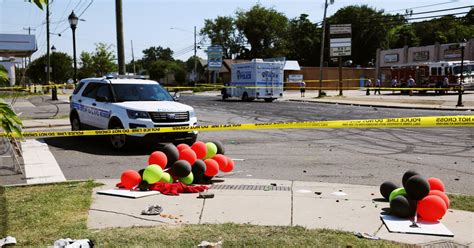 Shooting In Charlotte Leaves 2 Dead And 7 Others Wounded The New York