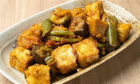 Crispy Tofu Pinakbet (Filipino Vegetable Stew) Recipe | Pepper.ph