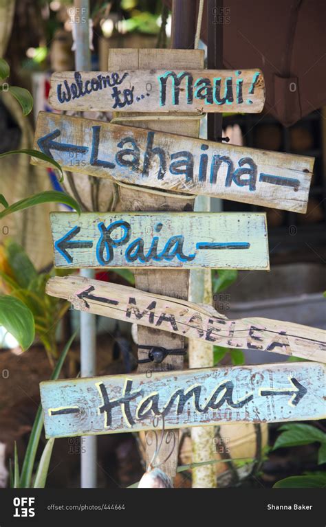 Welcome To Maui Sign At A Tourist Stop Along The Famed Road To Hana In