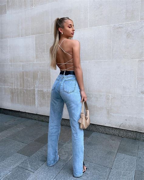 Gab on Instagram: "Can’t go wrong with jeans and a cute top 🦋" | Cute