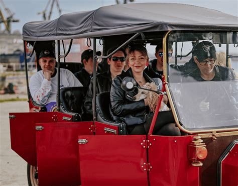 60 Min Of Sightseeing In Retro Cars Gdansk