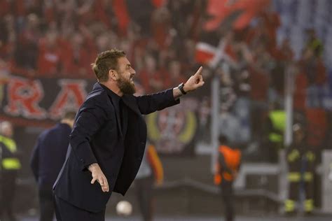 Probabili Formazioni Roma Juve De Rossi Cambia Attacco E Difesa