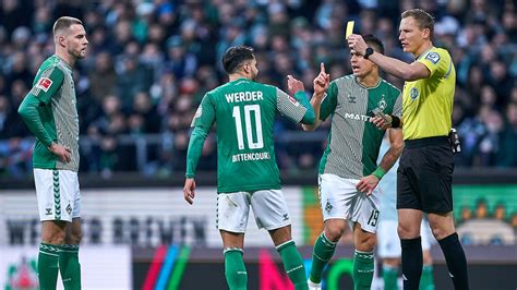 Alarmstufe Gelb Bei Werder Wie Viele Spieler Kassieren Eine Sperre