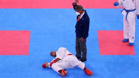 Veja V Deo Lutador Quebra O Bra O Durante Eliminat Rias Do Carat Nas