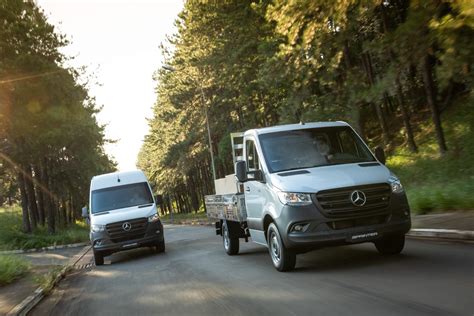 Mercedes lança a nova linha da Sprinter