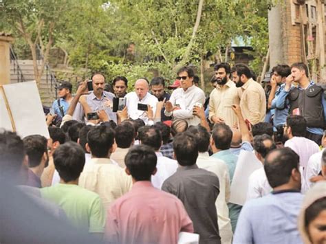 After Bani Gala PTI Workers Protest Outside Imran Khan S Lahore Residence