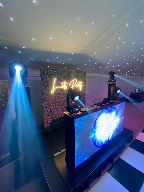 Mobile Discos In Cheshire And Wedding Djs Hipswing Wedding Disco