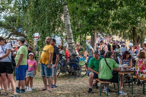 People With Refreshments At Amateur Boat Races Editorial Photo Image Of Crowded Festivities