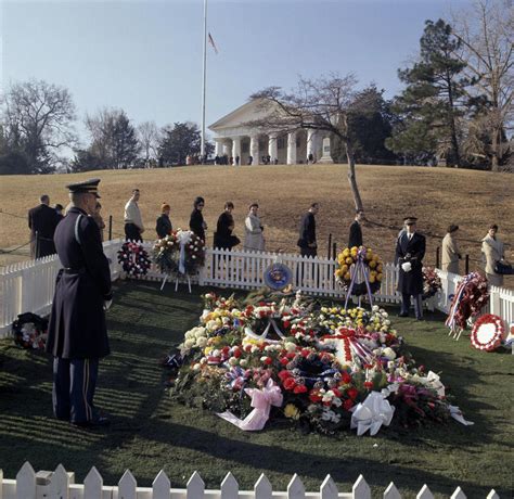 Remembering JFK: Memorials honoring the 35th... | Yahoo News Photos