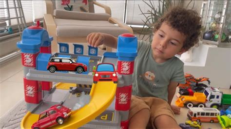 Hotwheels oyuncak arabalar kaydıraktan kayıyor YouTube