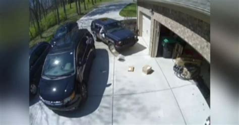 Camera Captures Postal Worker Recklessly Throwing Packages