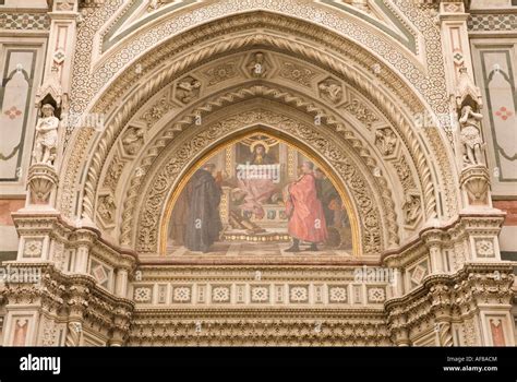 La Fachada Neog Tica De La Catedral Santa Maria Del Fiore Piazza Del