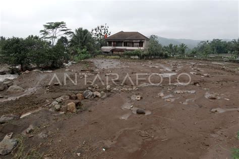 Bencana Banjir Bandang Di Banyumas Antara Foto