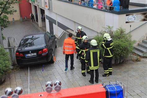 Suhl Zella Mehlis Falsche Richtung Auto Landet In Suhl Auf Treppe