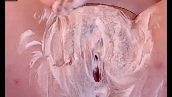 Alice afeitándose el pelo corto XVIDEOS