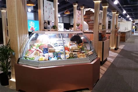 Dairy Farmers of Wisconsin Retail Cheese Shop | Captivate Exhibits