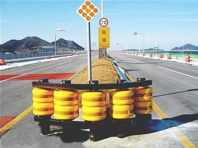 Customized Highway Guardrail Traffic Safety Eva Buckets Rolling Barrier