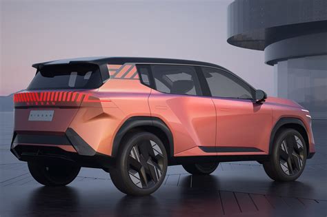 Nissan unveils electric saloon and electric SUV concepts for China ...