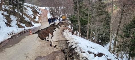 Trabzon da heyelan asfalt yol çöktü Haberler