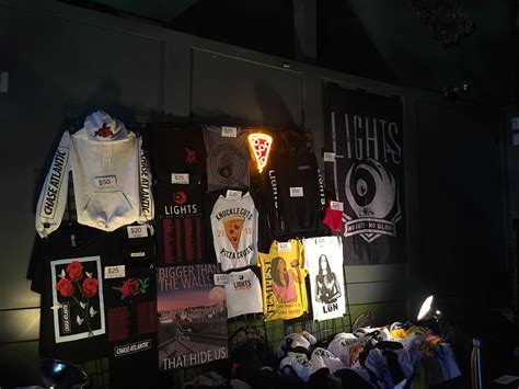 I present to you: a photo of the merch table!!! : r/lightsalot