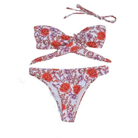 9 Hot Sexy Sallam SK Bikini Pics