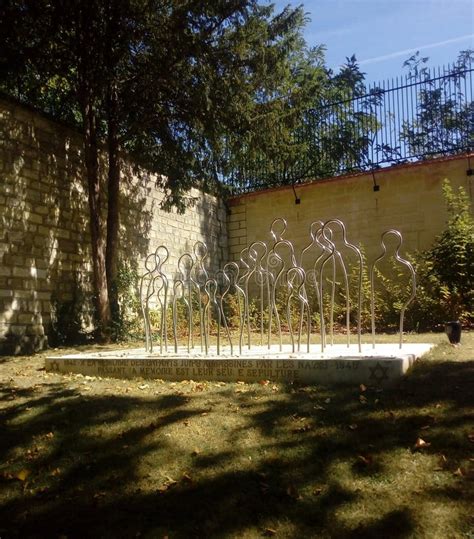 Monumento Conmemorativo Del Holocausto Para Los Niños En El Cementerio