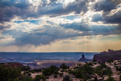 Guided Hiking in Canyonlands National Park | Private Hiking Tours