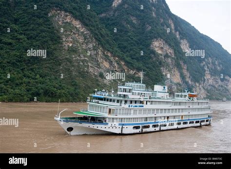 Yangtze River Cruise Ship Long Zhong, Yangtze River, Near Yichang ...