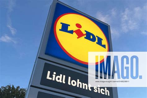 Lidl Store Lidl Lohnt Sich Sign In Front Of A Lidl Store Food