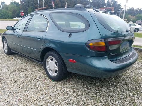 Ford Taurus Hatchback