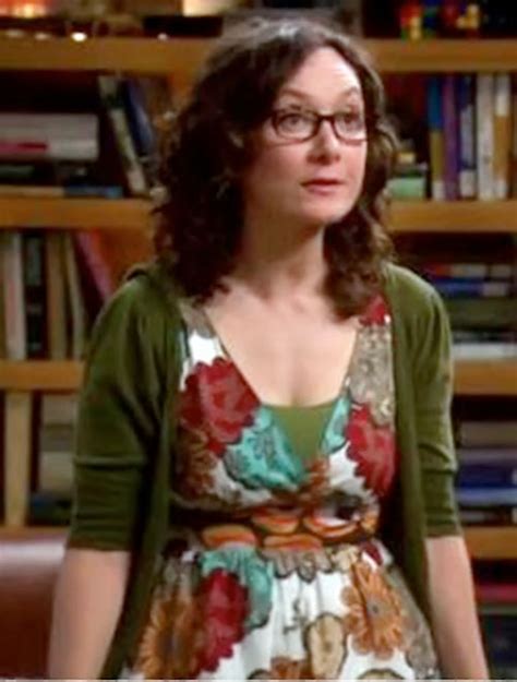 Leslie Winkle - Big Bang Theory - Sara Gilbert - Character profile ...