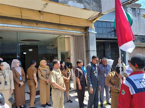 KEGIATAN HIMBAUAN PEMASANGAN BENDERA MERAH PUTIH DALAM RANGKA