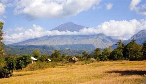 10 Puncak Gunung Tertinggi Di Indonesia